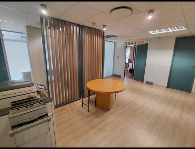 229M² OFFICE TO LET IN MAGALIESSIG
